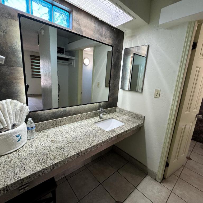 R INN de TIJUANA - Queen Room - 2