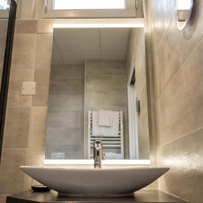 The Originals City, Hôtel Rive Droite, Albi "Quartier Madeleine" - Chambre Supérieure Lit Queen-Size - 7