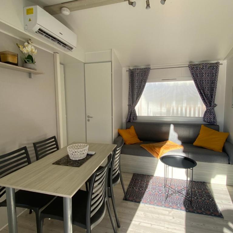 Mobil-home 5 personnes dans camping Mar Estang 4 étoiles avec accès à la plage - Mobile Home - 2