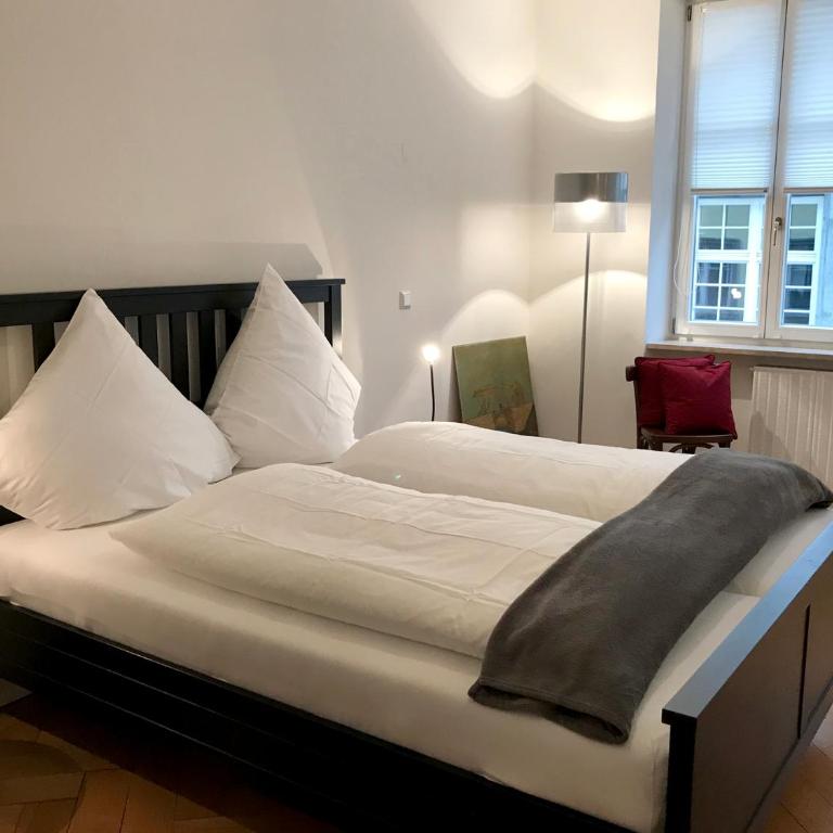 Ferienwohnung Insel-Residenz 1 - stilvolles Altstadt Haus auf der Insel - Appartamento con 2 Camere da Letto - 13