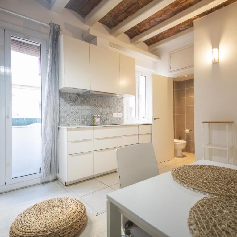 Catalunya Casas Lovely apartment central Barcelona 100m to beach! - Apartment - 3