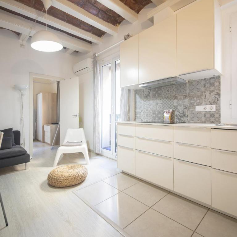 Catalunya Casas Lovely apartment central Barcelona 100m to beach! - Apartment - 2