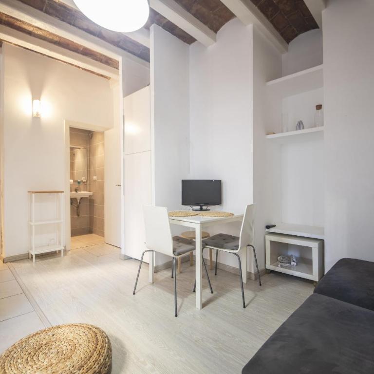 Catalunya Casas Lovely apartment central Barcelona 100m to beach! - Apartment - 4