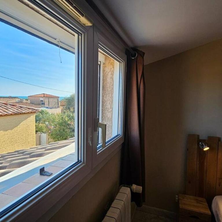 Sud-vacances: Villa 5 chambres première ligne avec jaccuzzi - Villa - 7