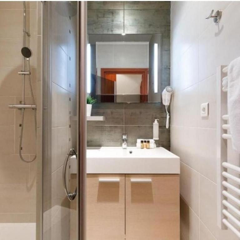 Centre ville à 5 mn à pied du Palais et plages - Appartement - 10