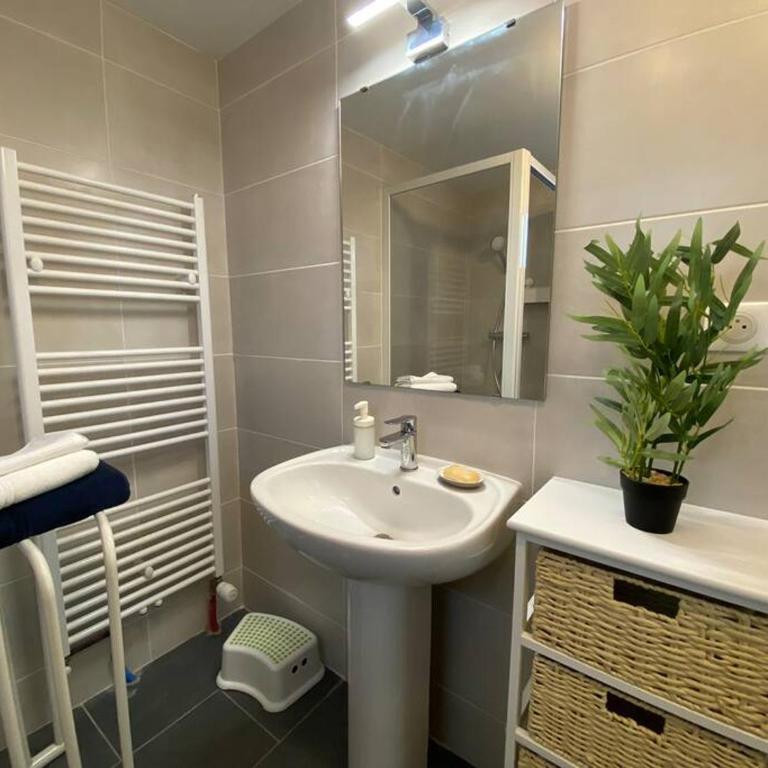 Maison de Charme - 4 Chambres - Courette & Parking Gratuit - Villa - 24
