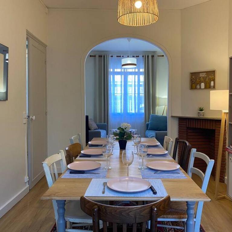 Maison de Charme - 4 Chambres - Courette & Parking Gratuit - Villa - 50