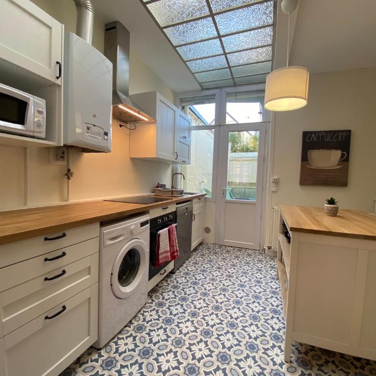 Maison de Charme - 4 Chambres - Courette & Parking Gratuit - Villa - 4