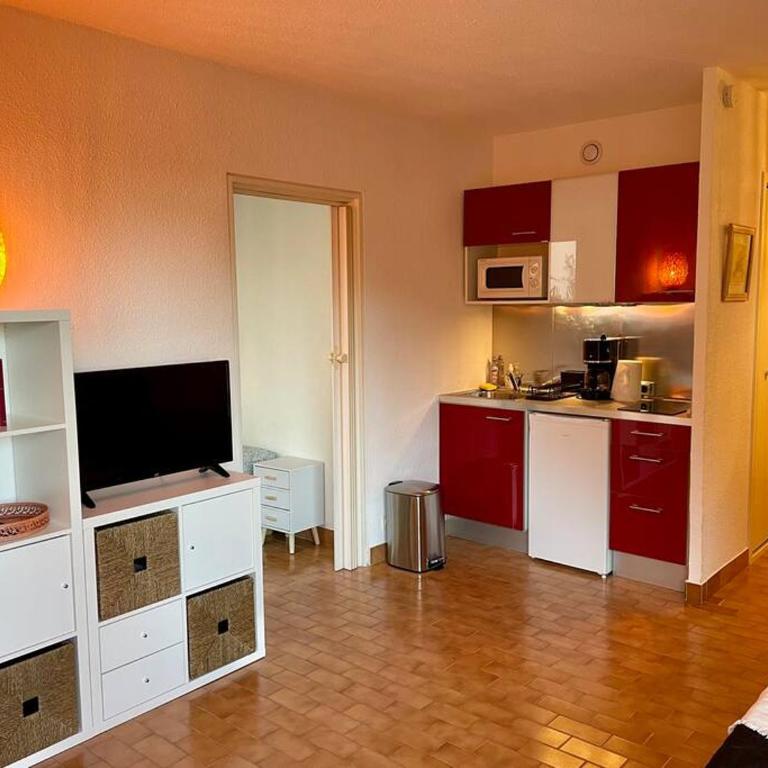 Tout proche de la plage, à 12 min à pied du port, place de parking - Apartamento de 1 dormitorio - 4