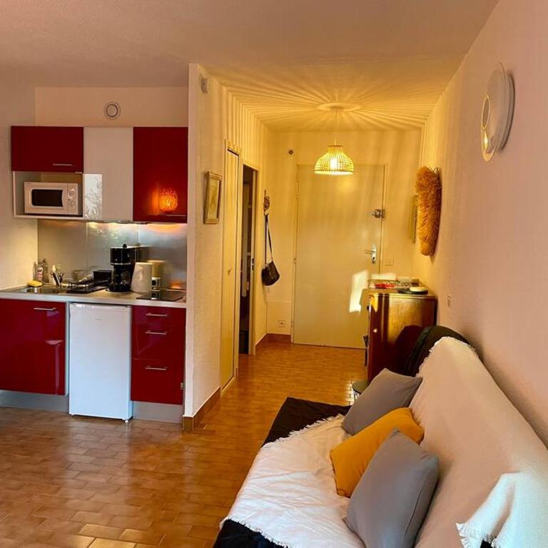 Tout proche de la plage, à 12 min à pied du port, place de parking - Apartamento de 1 dormitorio - 5