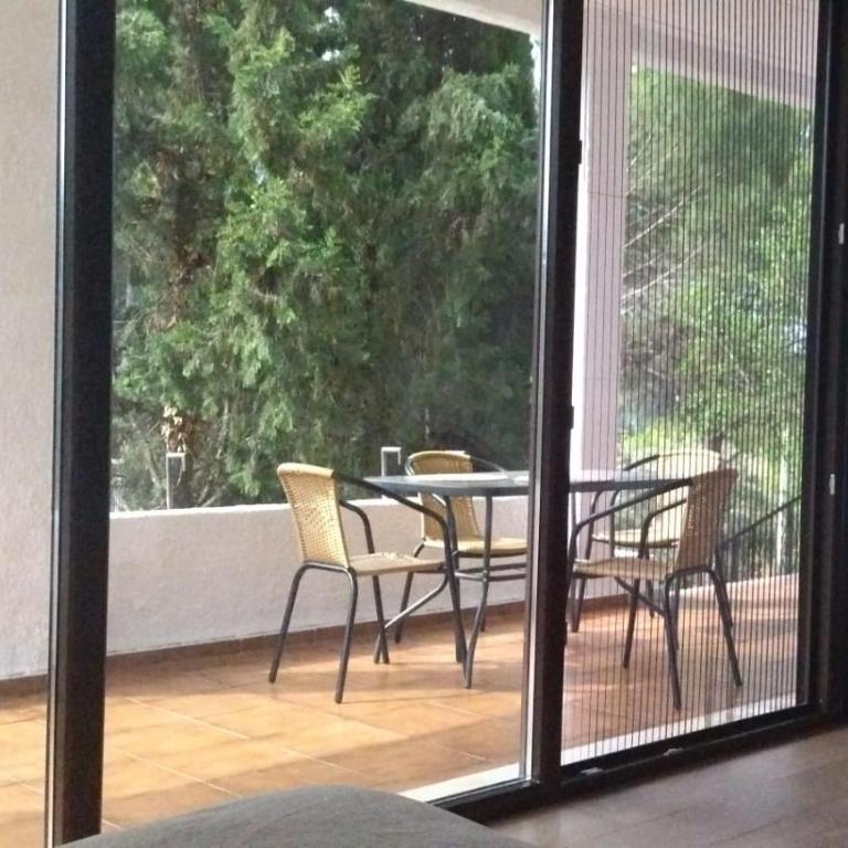 Bonita casa blanca en el bosque. - Two-Bedroom House - 20