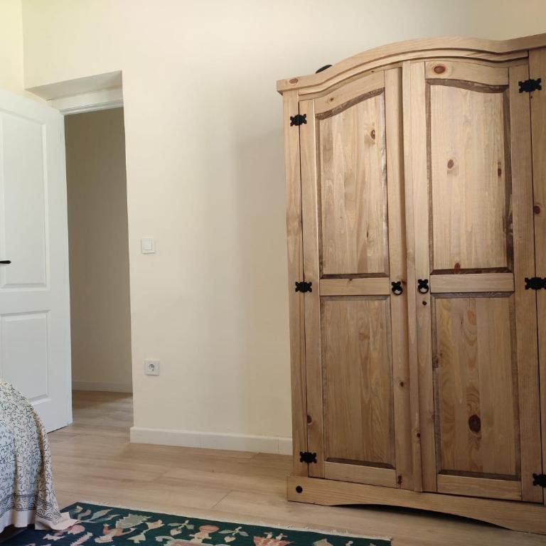 Bonita casa blanca en el bosque. - Two-Bedroom House - 33