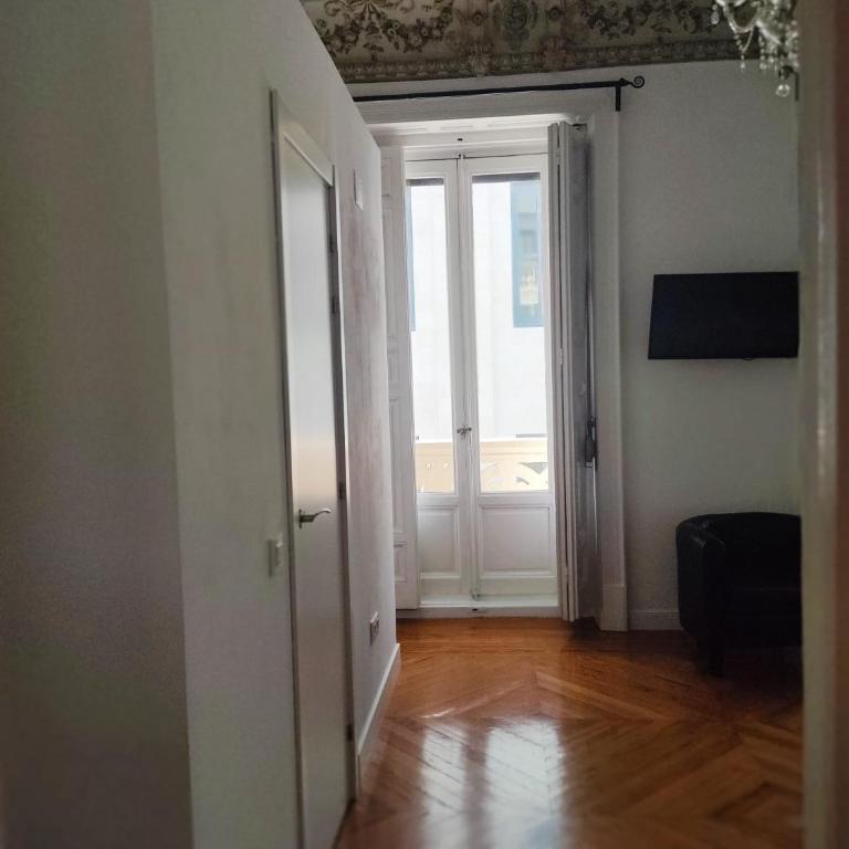 Grand Via House - Double Room with Private Bathroom - 6