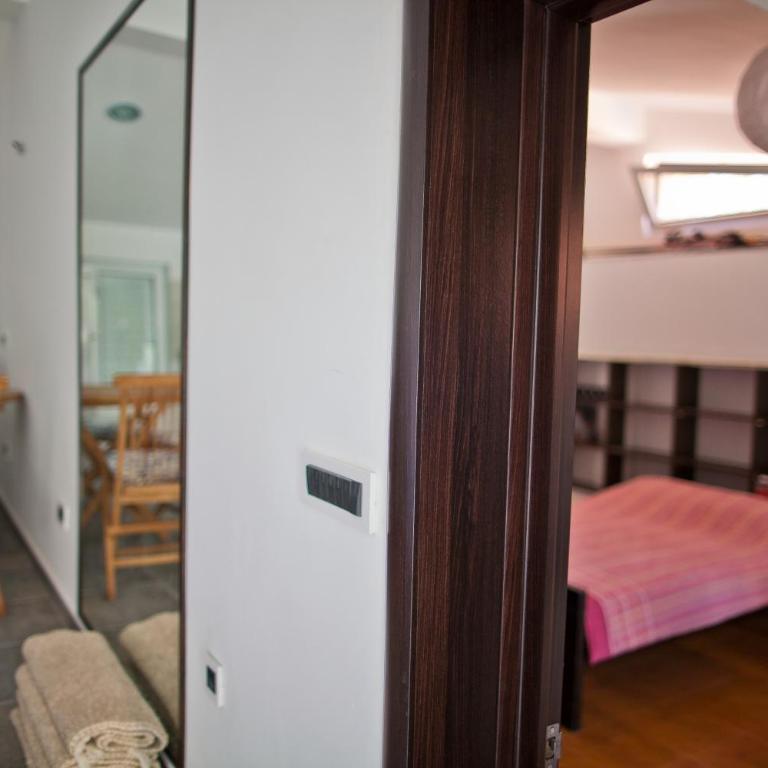Reževići Apartments - One-Bedroom Apartment with Terrace - 2