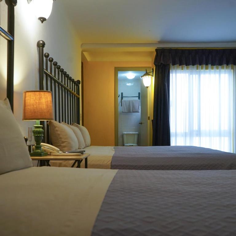 Hotel Real de Leyendas - Standard Double Room with Two Double Beds - 12