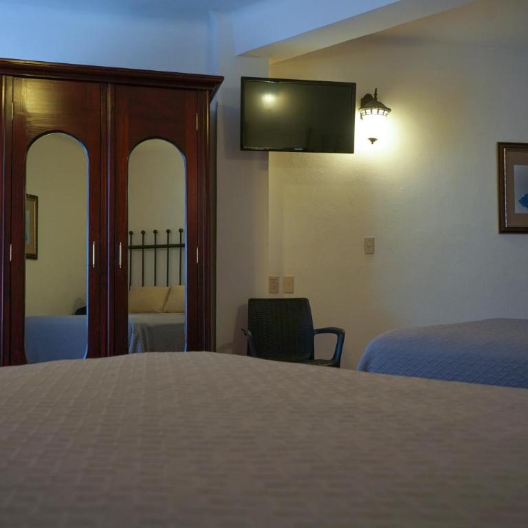 Hotel Real de Leyendas - Standard Double Room with Two Double Beds - 11