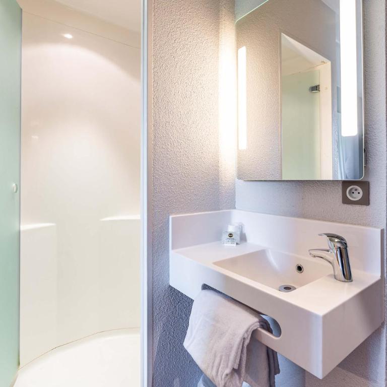 B&B HOTEL Saint Jean De Maurienne - Chambre Double - Vue sur Montagne - 4