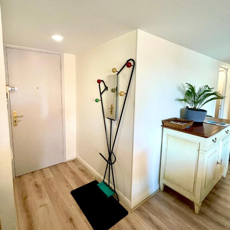 Appartement spacieux à 10 minutes de la plage, vue mer - Two-Bedroom Apartment - 10