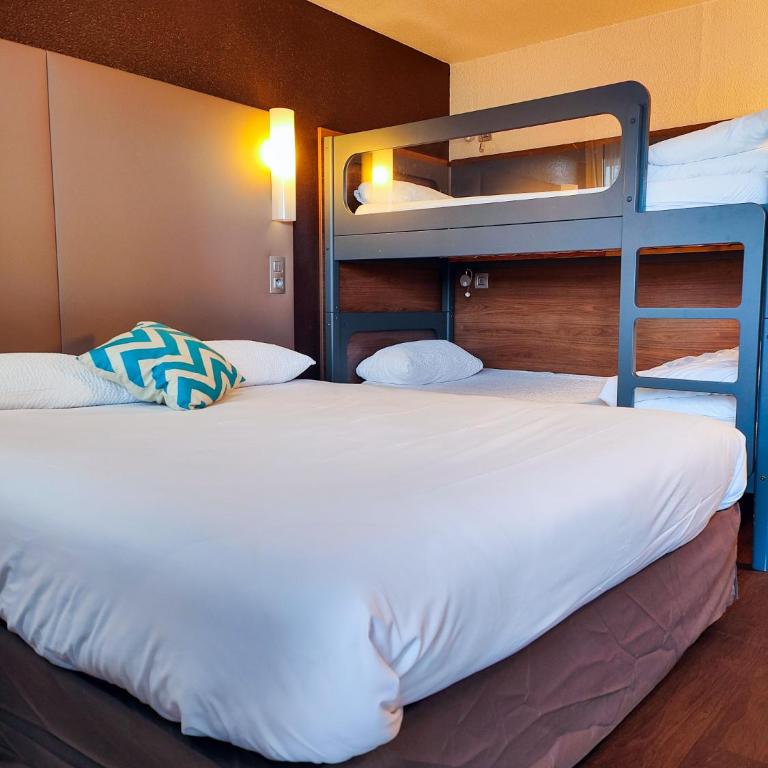 Campanile Millau - Chambre Familiale avec 1 Lit Double et 2 Lits Superposés - 1