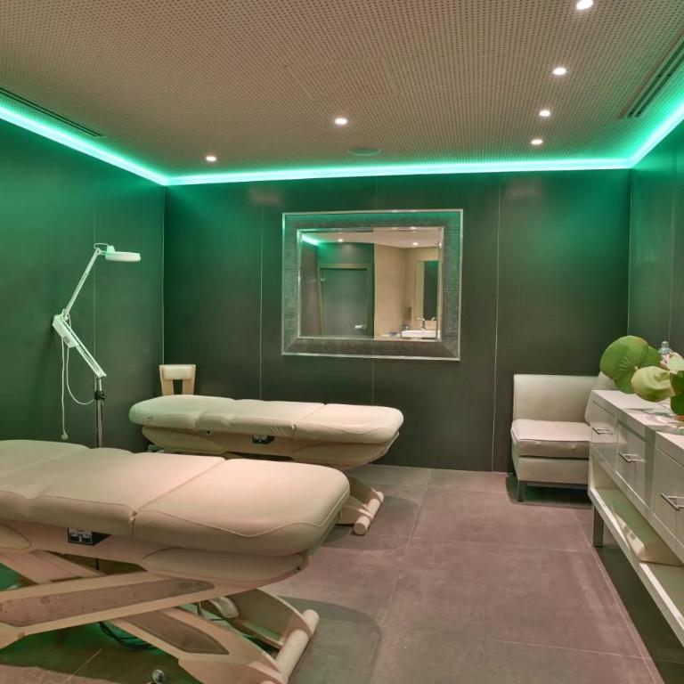 Luxury garden apartment 2BR in the best development of Cap d'Antibes-Juan les Pins - Two-Bedroom Apartment - 24