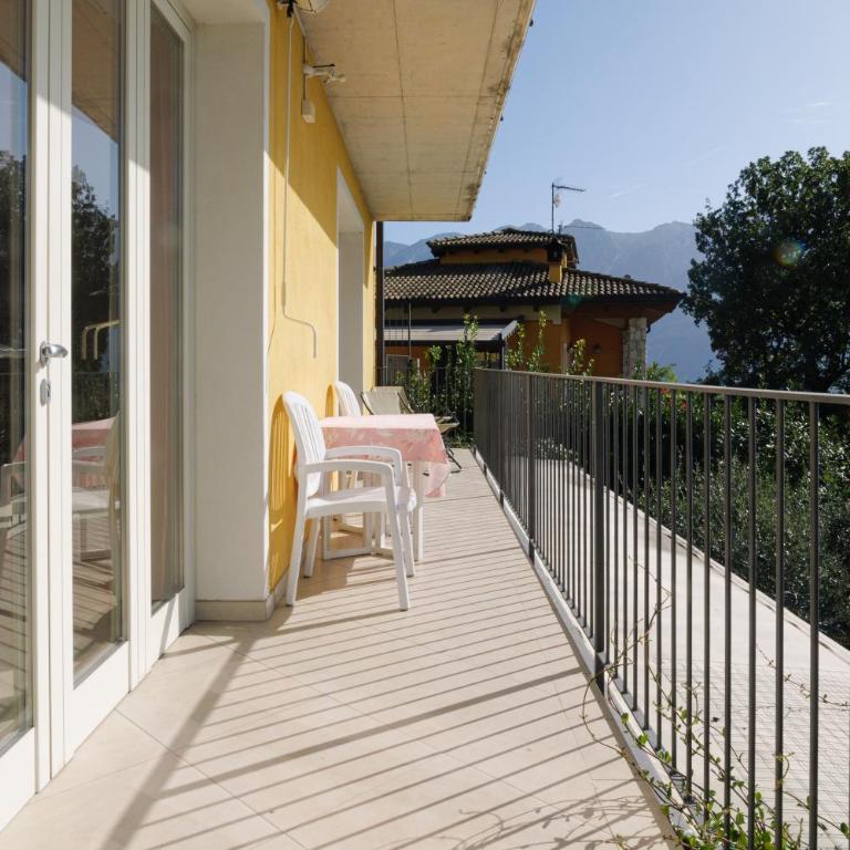CASA NAVLA' AppartamentI "Ulivi"- "Fiori" -"Velieri"-"Luna"-"Nido"-"Taverna" - Appartamento con Vista Lago - 5