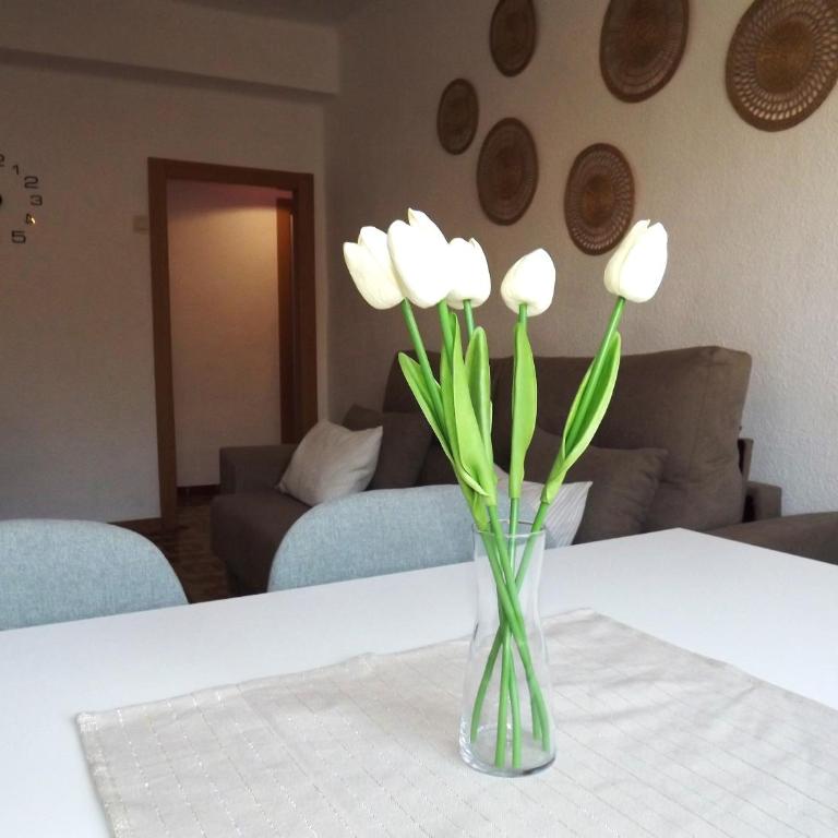 H&H Suite Plaza de Toros - Three-Bedroom Apartment - 7