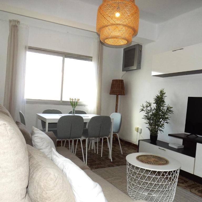 H&H Suite Plaza de Toros - Three-Bedroom Apartment - 6