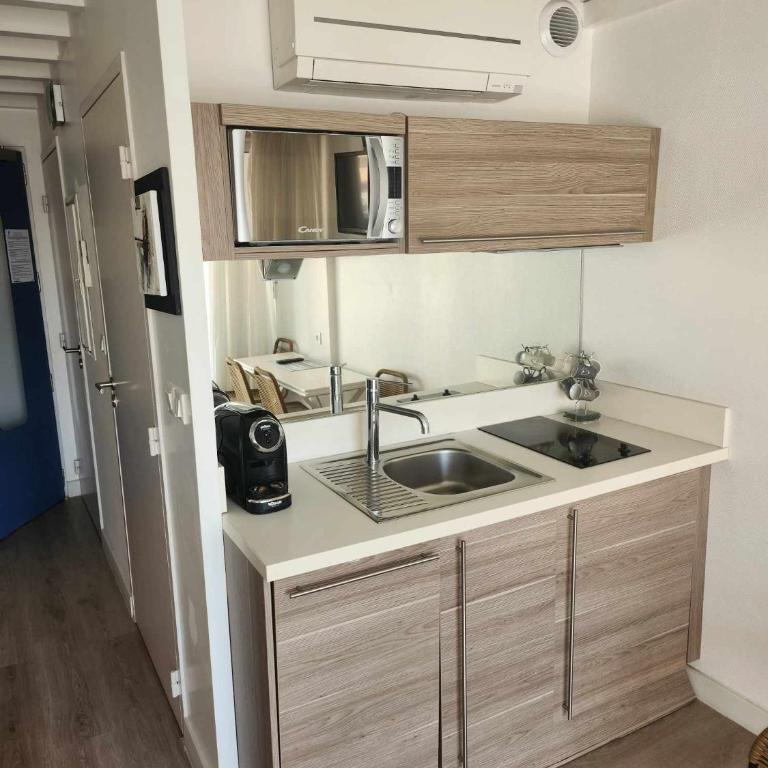 Bleu Mer Duplex & Suites - Appartement en Duplex - Vue sur Jardin Intérieur ou Arrière-Cour - 2