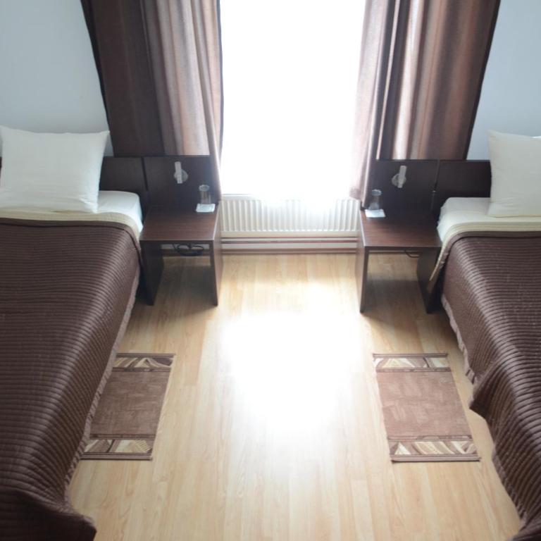 Garni Hotel Lion - Dvokrevetna Soba sa Zasebnim Krevetima - 2