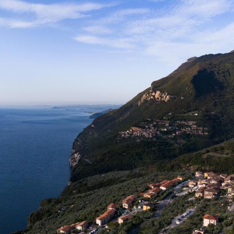 CASA NAVLA' AppartamentI "Ulivi"- "Fiori" -"Velieri"-"Luna"-"Nido"-"Taverna" - Appartamento con Vista Lago - 2
