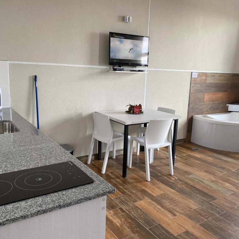 Las Piedras VIP Lodging - Suite Deluxe con bañera de hidromasaje - 8
