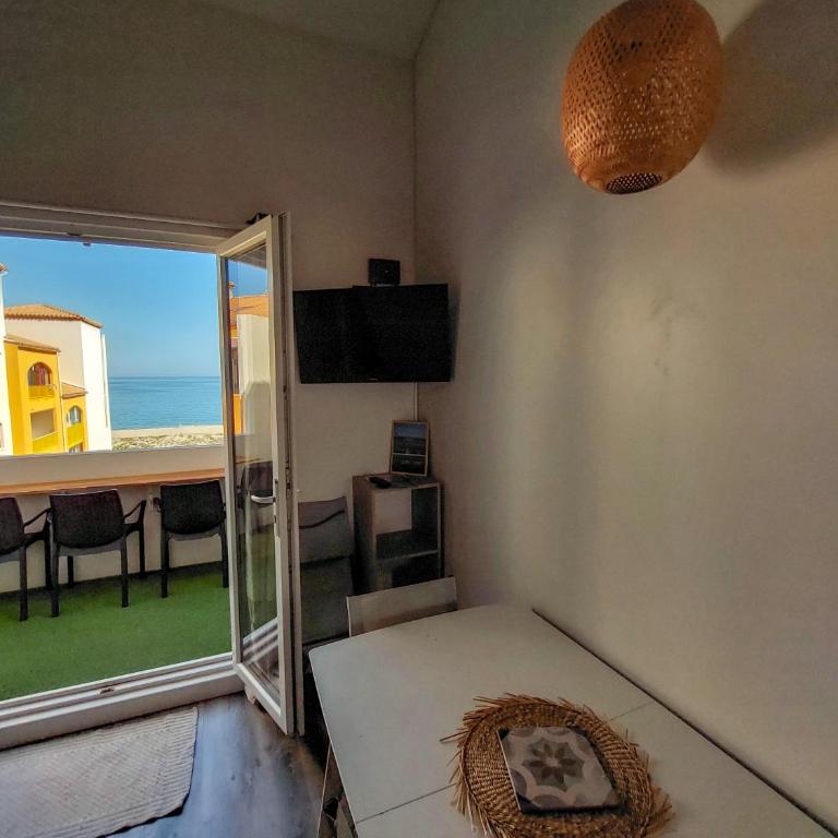 Superbe vue mer avec accès direct plage et parking - Apartment mit 2 Schlafzimmern - 9