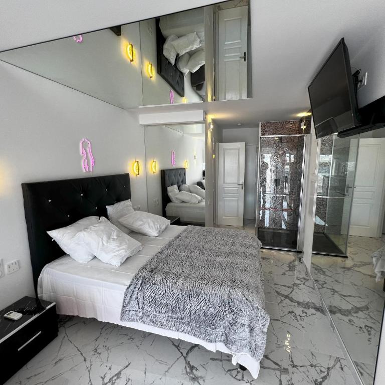 Fetish Studio - One-Bedroom Apartment - 12