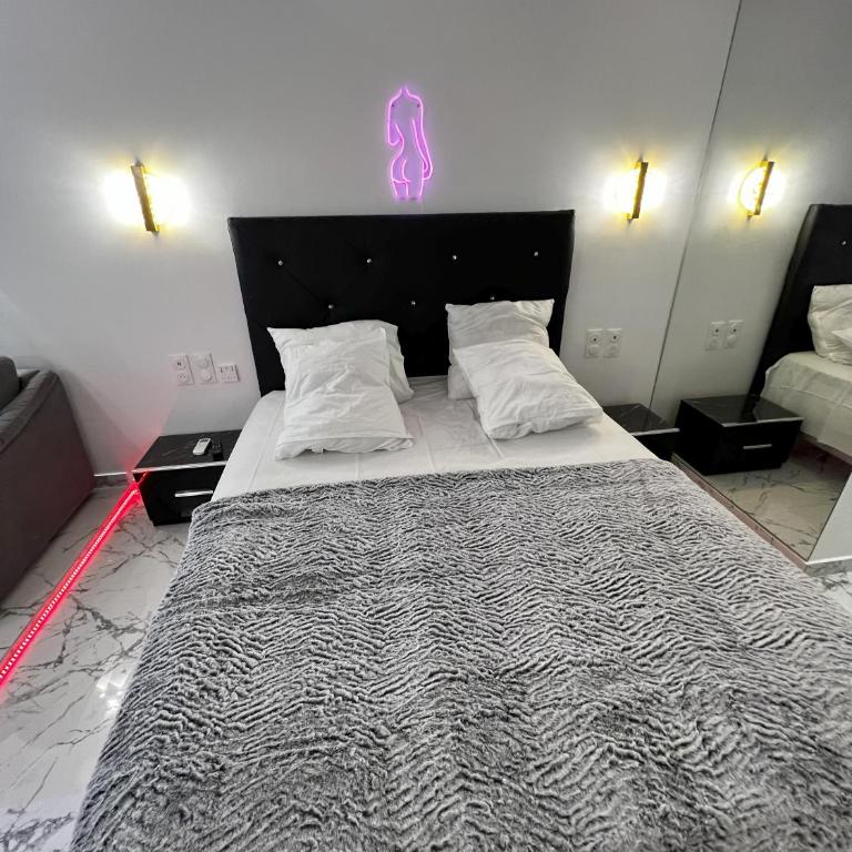 Fetish Studio - One-Bedroom Apartment - 2