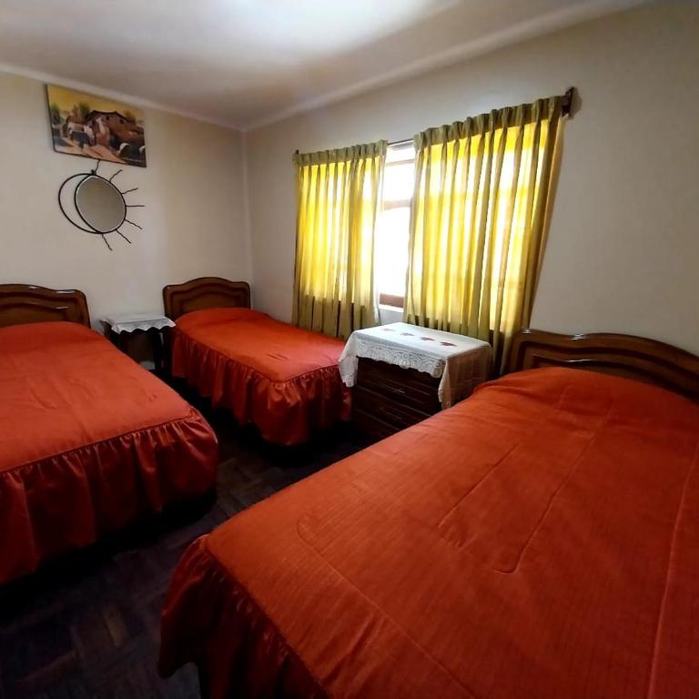 Residencial 10 de Noviembre - Habitación Triple con baño compartido - 1