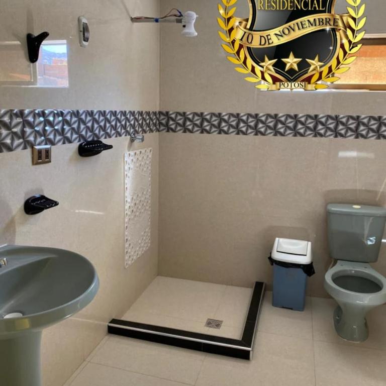 Residencial 10 de Noviembre - Habitación Triple con baño compartido - 2