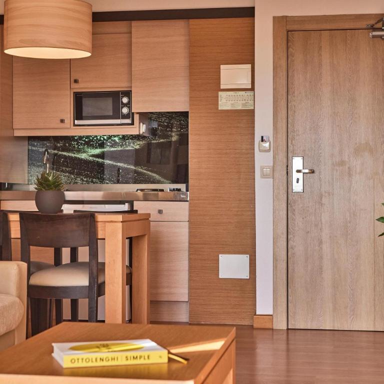 Zafiro Tropic - One Bedroom Suite - 2