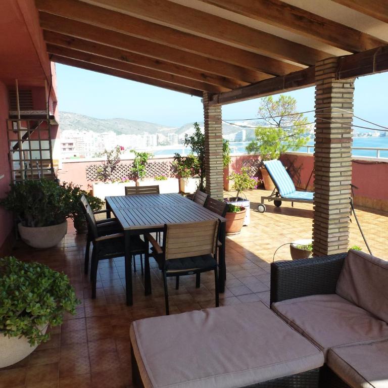 Espectacular terraza y vistas en 1a línea de playa - Three-Bedroom Apartment - 2