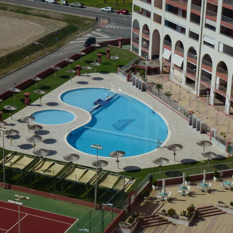 Espectacular terraza y vistas en 1a línea de playa - Three-Bedroom Apartment - 8
