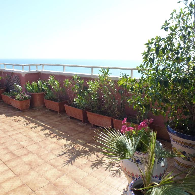 Espectacular terraza y vistas en 1a línea de playa - Three-Bedroom Apartment - 14
