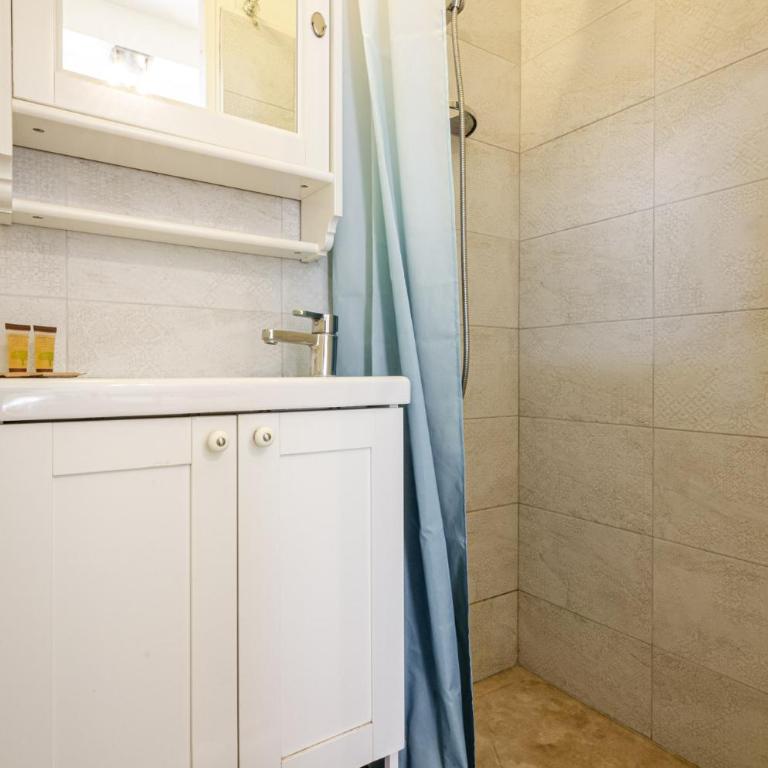 Abalus Studio - One-Bedroom Apartment - 15