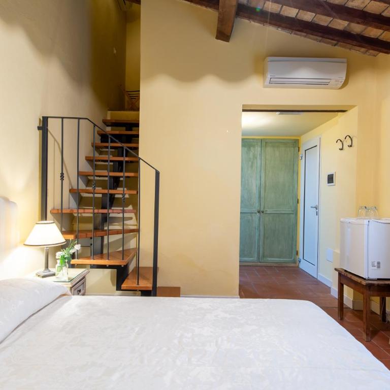 Hotel Sant'Andrea - Triple Room in the Hotel Garden - 4