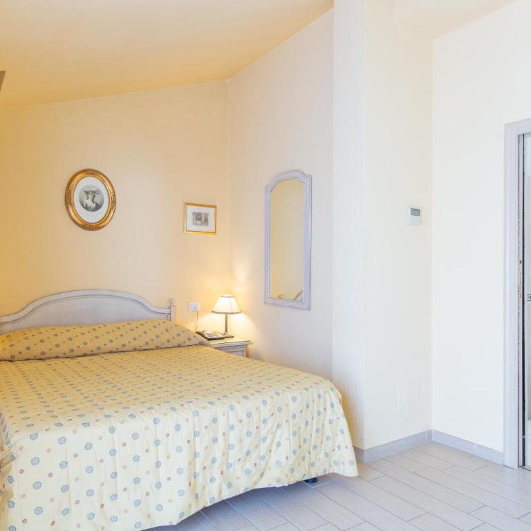 Hotel Sant'Andrea - Camera Standard Matrimoniale/Doppia con Letti Singoli - 3