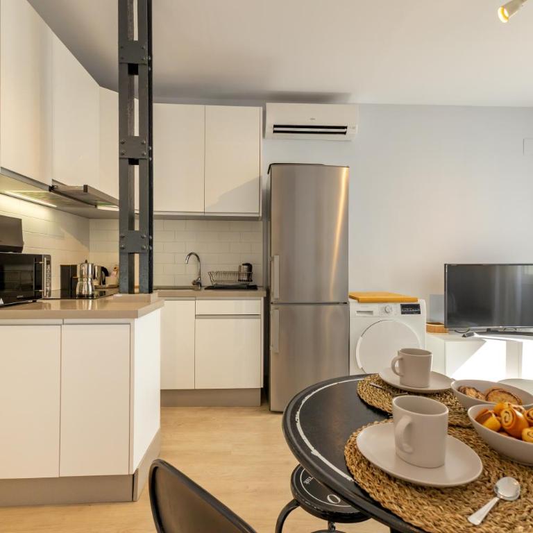 Charming 2 Bedroom Apartment at Iconic Triana neighborhood by OCityzen - Two-Bedroom Apartment - 7