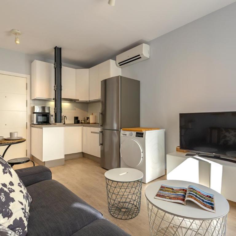 Charming 2 Bedroom Apartment at Iconic Triana neighborhood by OCityzen - Two-Bedroom Apartment - 10