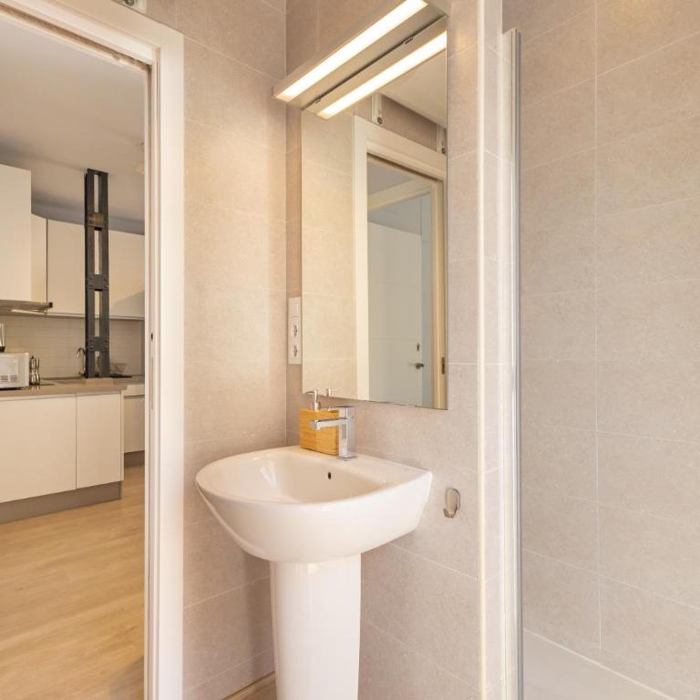 Charming 2 Bedroom Apartment at Iconic Triana neighborhood by OCityzen - Two-Bedroom Apartment - 36
