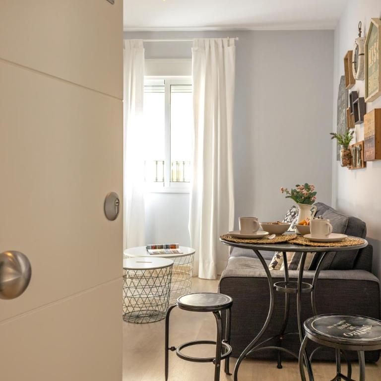 Charming 2 Bedroom Apartment at Iconic Triana neighborhood by OCityzen - Two-Bedroom Apartment - 5