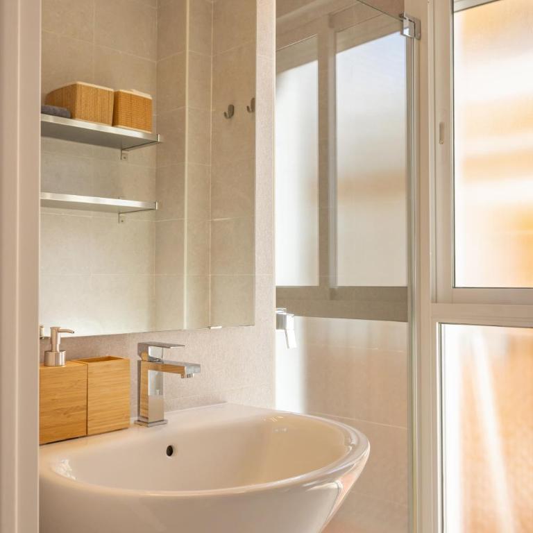 Charming 2 Bedroom Apartment at Iconic Triana neighborhood by OCityzen - Two-Bedroom Apartment - 38