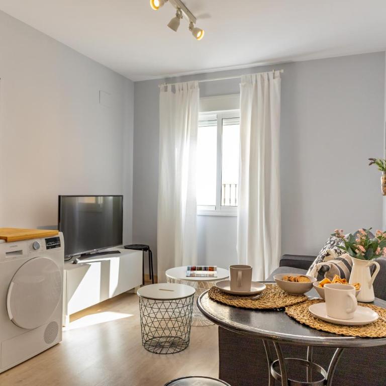 Charming 2 Bedroom Apartment at Iconic Triana neighborhood by OCityzen - Two-Bedroom Apartment - 4