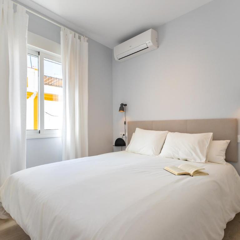 Charming 2 Bedroom Apartment at Iconic Triana neighborhood by OCityzen - Two-Bedroom Apartment - 26